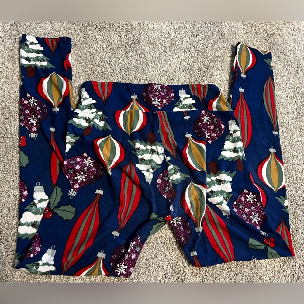 Lularoe Christmas print leggings